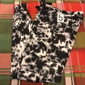 Black and White Large Tie-Dye Leggings with pockets